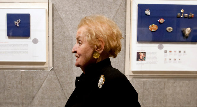Madeleine-Albright-Read my Pins-Exhibition 02