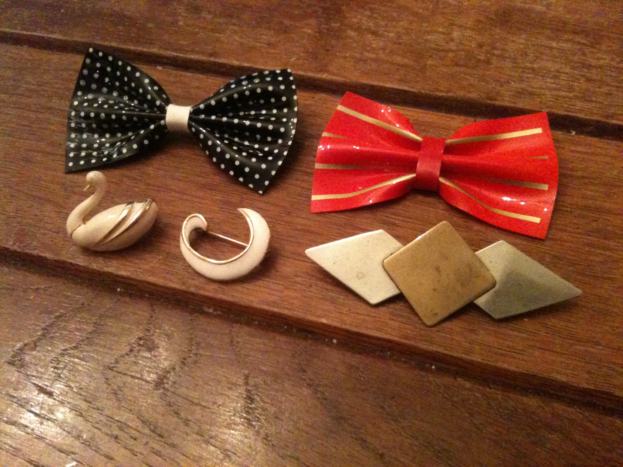 Thrifting Tuesday: Bow Brooches